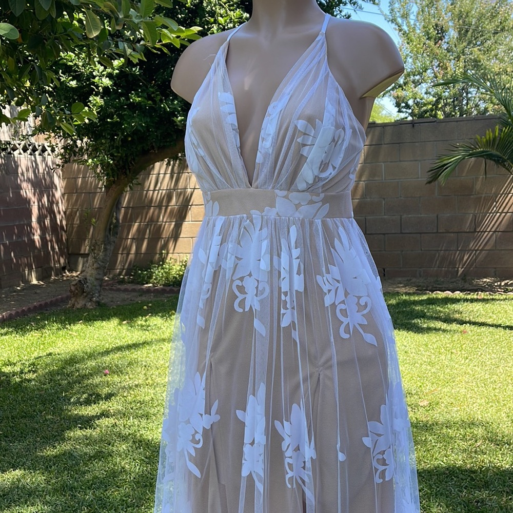 LilyFul Lace white Floral Overlay V-Neck Maxi sz MEDIUM womens Dress - Picture 6 of 16